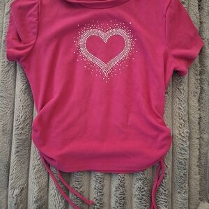 This Top Pink Heart Starlet in size medium is a stylish and comfortable top